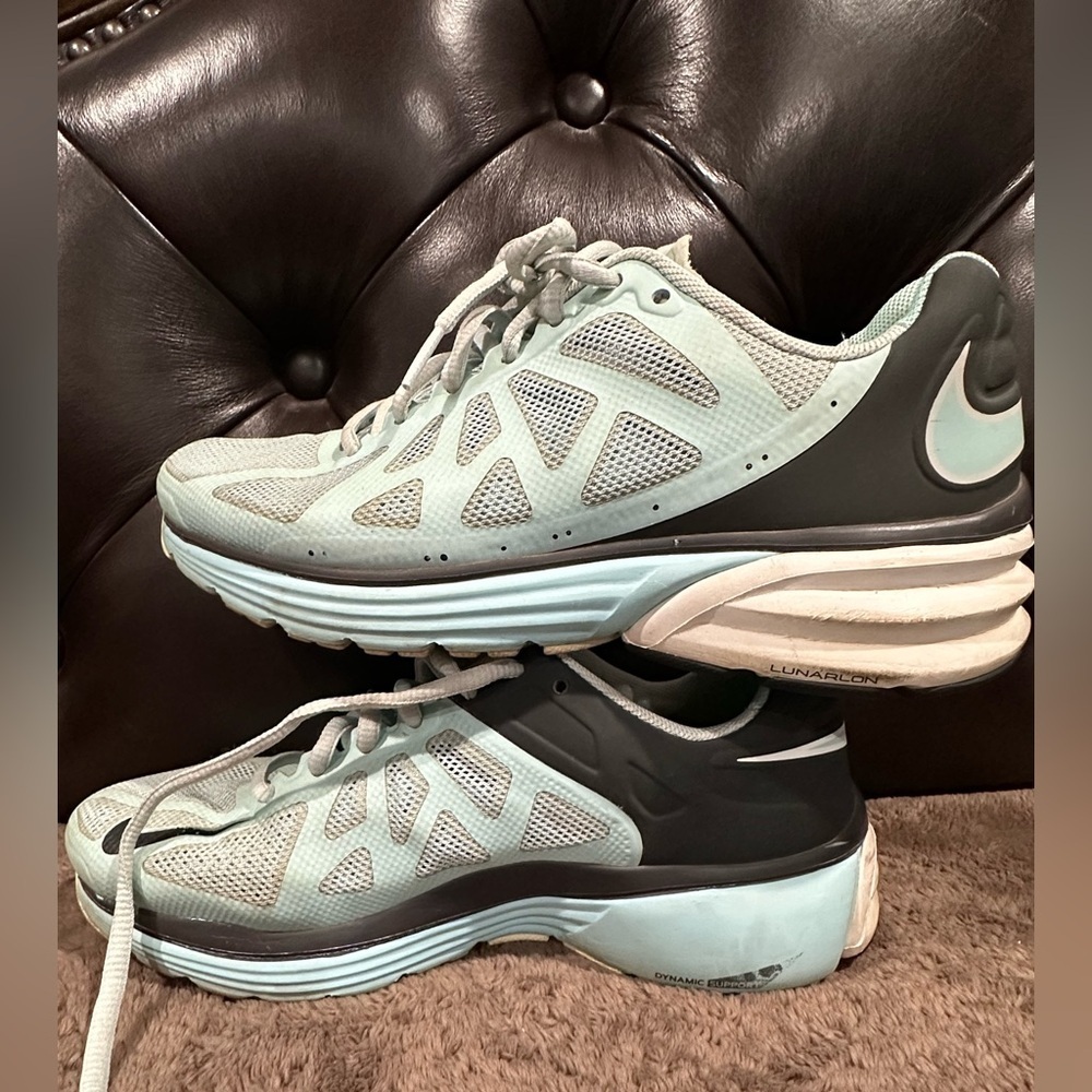 Nike Women's Mint Green Athletic Shoes - Picture 8 of 9